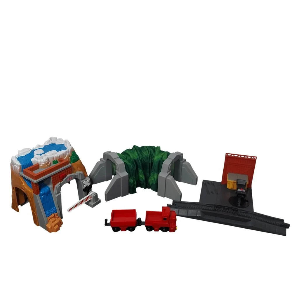 Fisher-Price GeoTrax Trains 4pc Lot Waterfall Mountain Tunnel Red Truck 2005